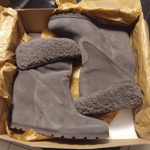 COPY - Ugg kyra wedge boot